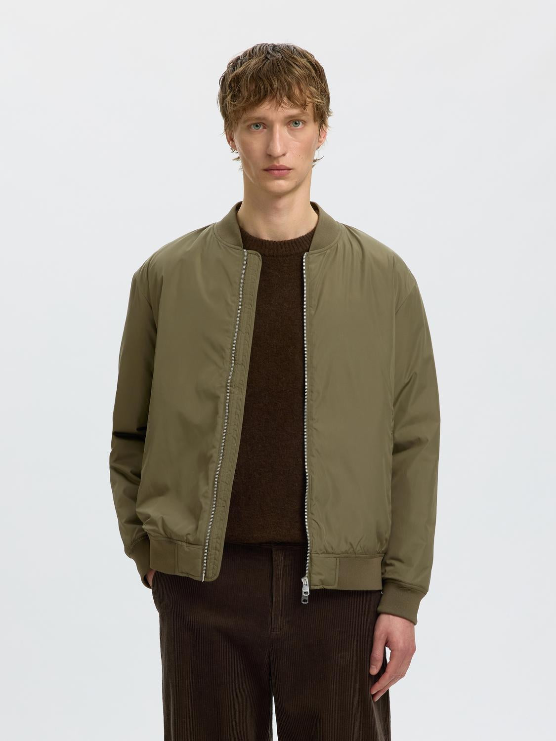 model_shot-front